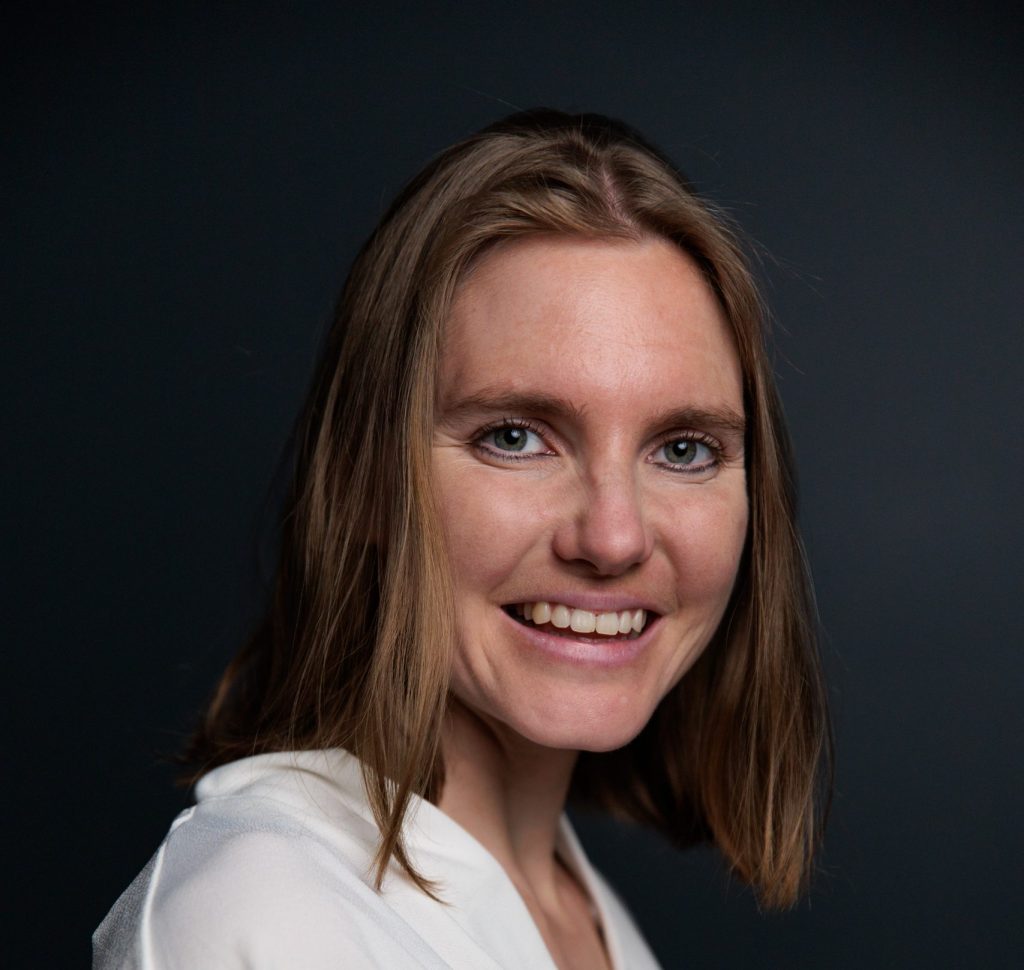 Headshot of Sydney based actress Pamela Pilawa