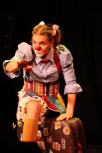 Photo of Sydney based actress Pamela Pilawa performing a family friendly theatre multilingual show in Sydney Fringe Festival