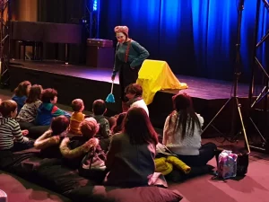 Photo of Sydney based actress Pamela Pilawa performing a family friendly theatre multilingual show