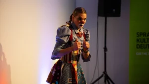 Photo of Sydney based actress Pamela Pilawa performing a family friendly theatre multilingual show in Sydney