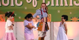 Photo of Sydney based actress Pamela Pilawa performing a family friendly theatre multilingual show Fringe festival