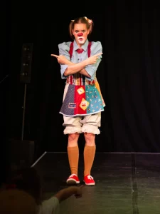 Photo of Sydney based actress Pamela Pilawa performing a family friendly theatre multilingual show in Sydney fringe festival