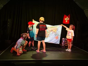 Photo of Sydney based actress Pamela Pilawa performing a family friendly theatre multilingual show in Sydney Fringe Festival