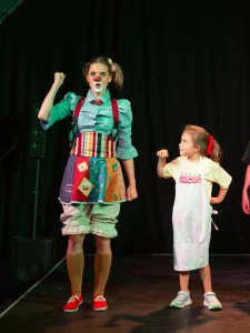 Photo of Sydney based actress Pamela Pilawa performing a family friendly theatre multilingual show in Sydney Fringe Festival