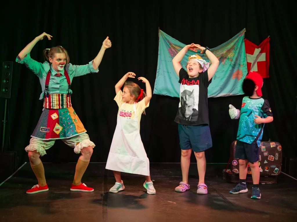 Photo of Sydney based actress Pamela Pilawa performing a family friendly theatre multilingual show in Sydney Fringe Festival