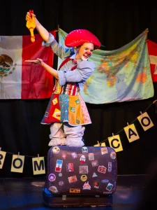 Photo of Sydney based actress Pamela Pilawa performing a family friendly theatre multilingual show in Sydney Fringe Festival