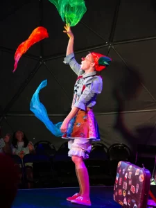 Photo of Sydney based actress Pamela Pilawa performing a family friendly theatre multilingual show in Sydney Fringe Festival